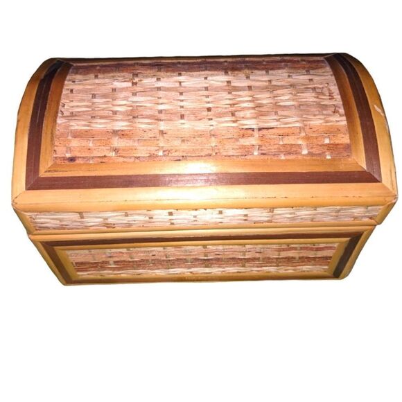 Vintage small wooden and straw weaved box - Picture 1 of 7